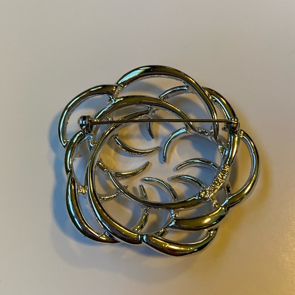 Vintage Silver Brooch and Clip-on Earrings Set - Picture 3 of 5